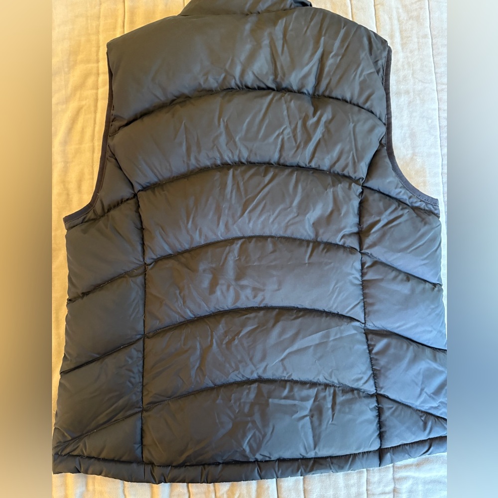L.L. Bean Black Goose Down Puffer Vest - Size M. - Picture 3 of 8
